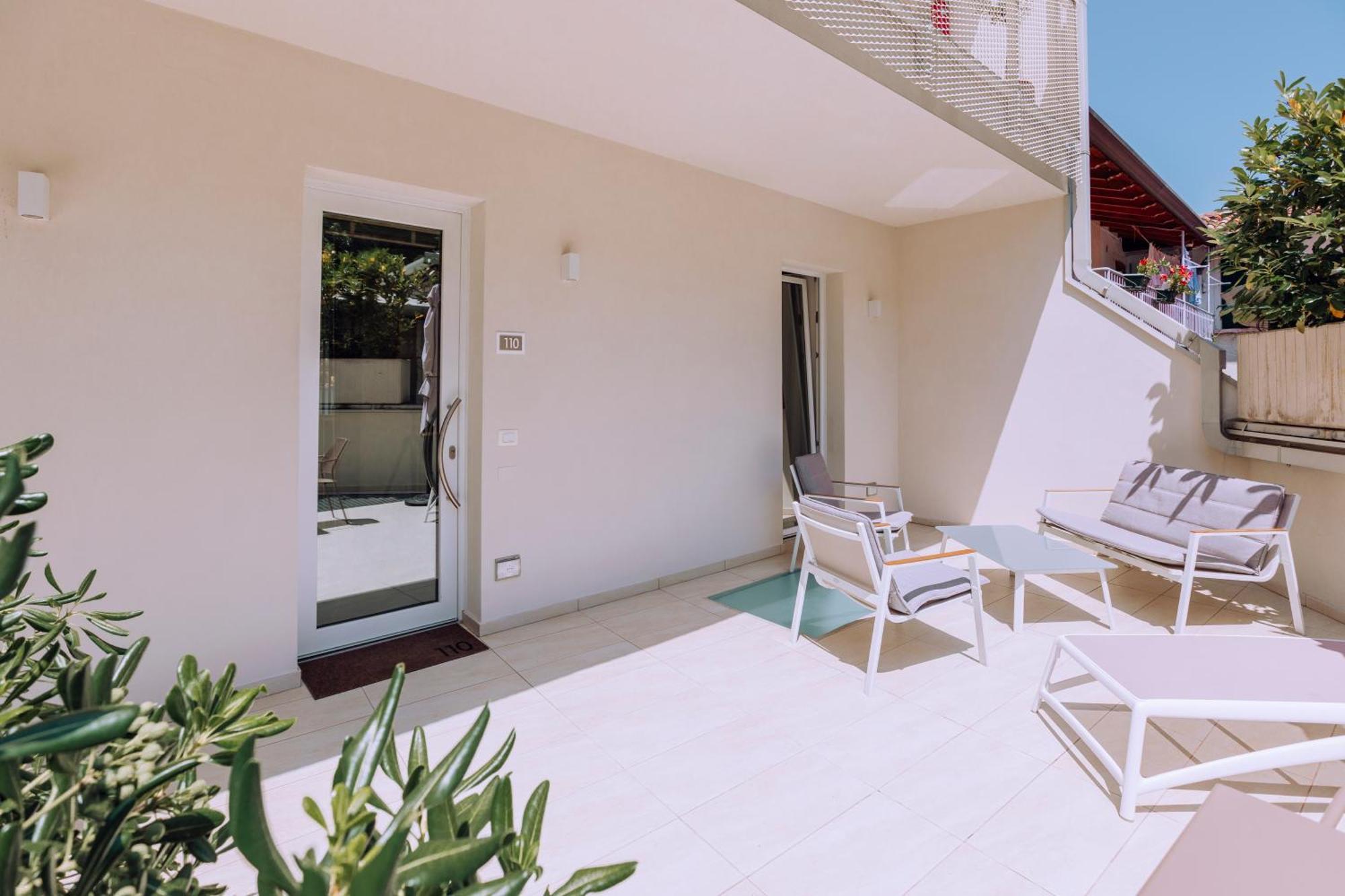 Ah Porticcioli Boutique Apartments San Felice del Benaco Ngoại thất bức ảnh